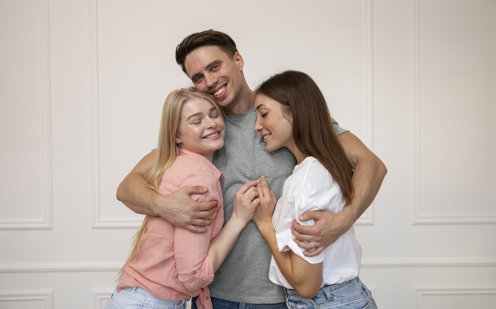 Top Platforms to Try for Online Throuple Dating